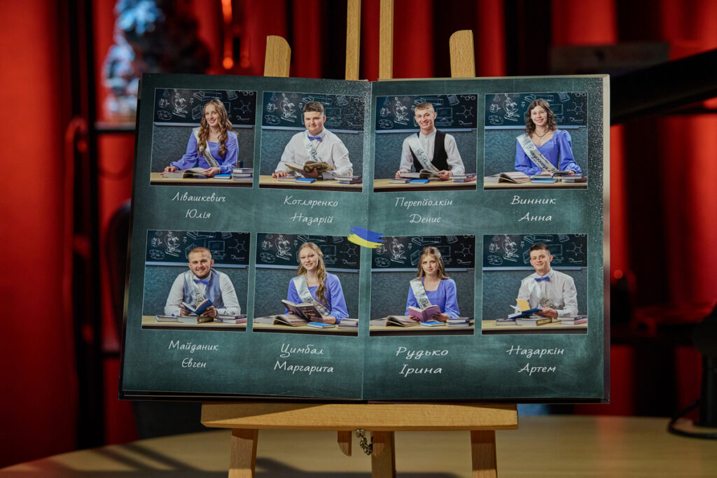 Шкільні випускні альбоми та планшетию Шкільні фотосесіі.